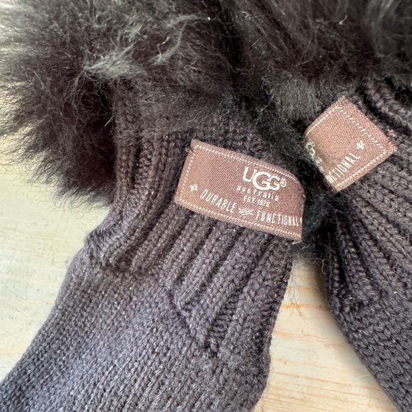 UGG FINGERLESS KNIT GLOVES WITH FUR - Picture 4 of 9